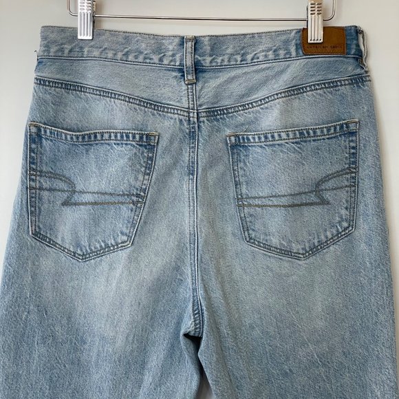 American Eagle Womens Size 8 Short Mom Jeans Light Wash Faded Distressed Ripped - Picture 7 of 14